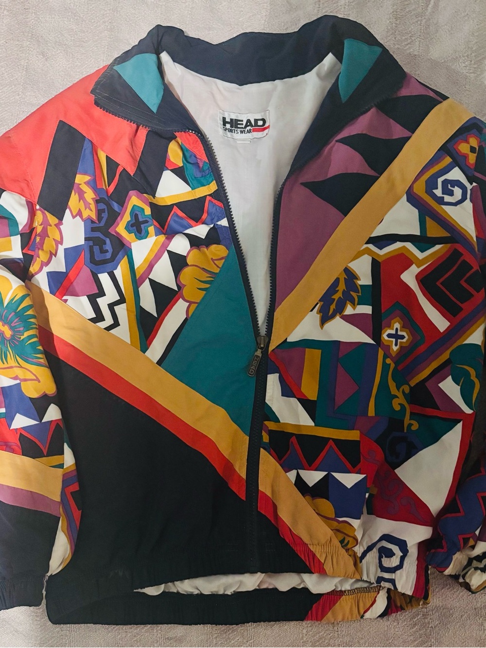 HEAD Multicolor Vintage-Inspired Windbreaker with Graphic Panels